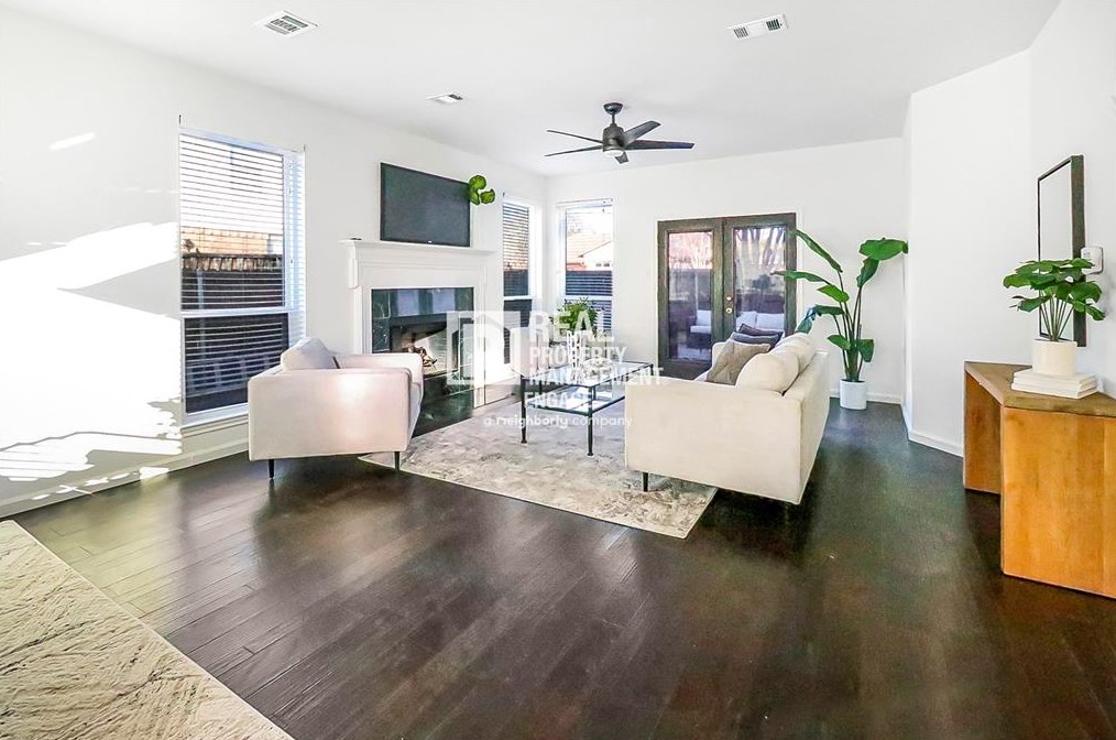 2543 Melissa Ln, Carrollton TX  75006-2736 exterior