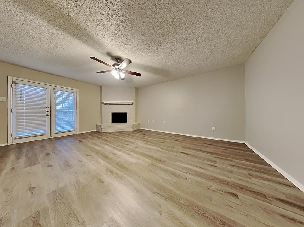 704 Circleview Dr, Midlothian, TX 76063