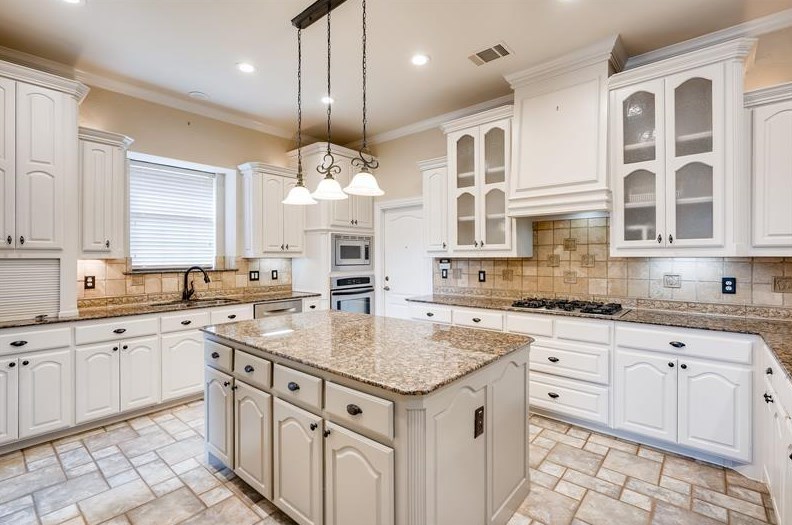 1325 Heritage Hill Dr, Desoto, TX 75115