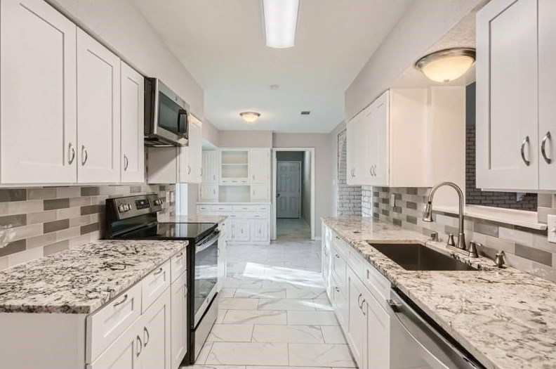 3726 Kiest Knoll Dr, Dallas TX  75233-1618 exterior