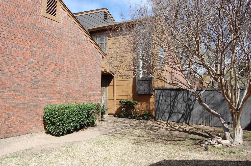 109 Brentwood Ct, Irving, TX 75061