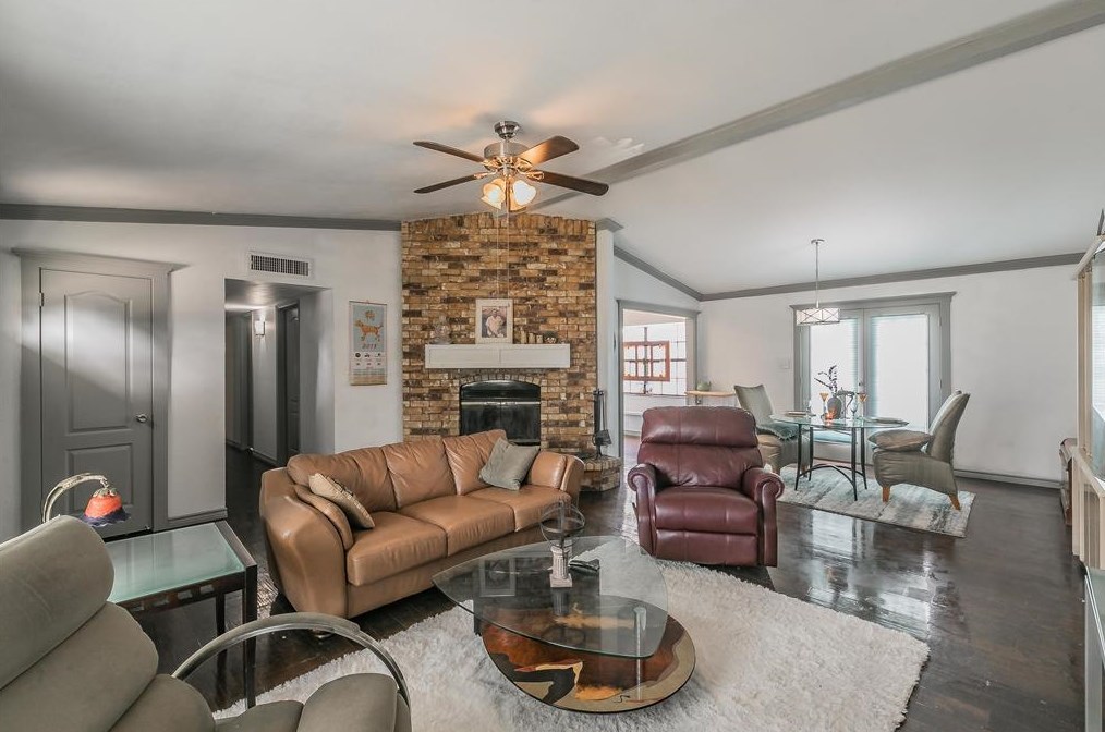 2602 Underwood Ln, Euless, TX 76039