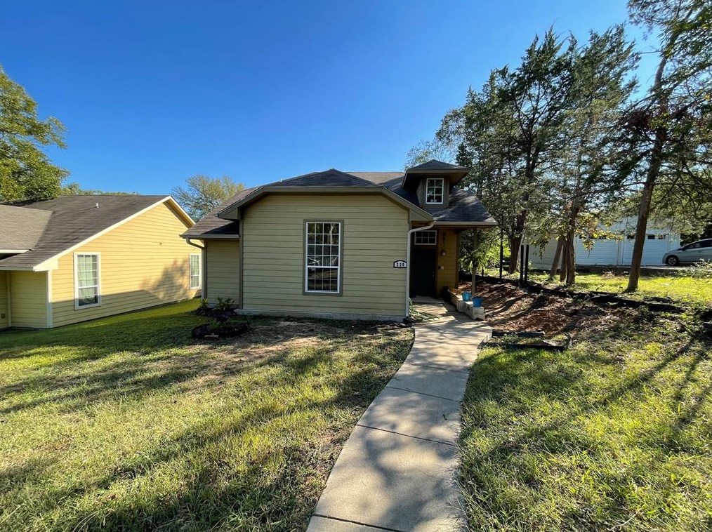 226 W Monterey St, Denison, TX 75020