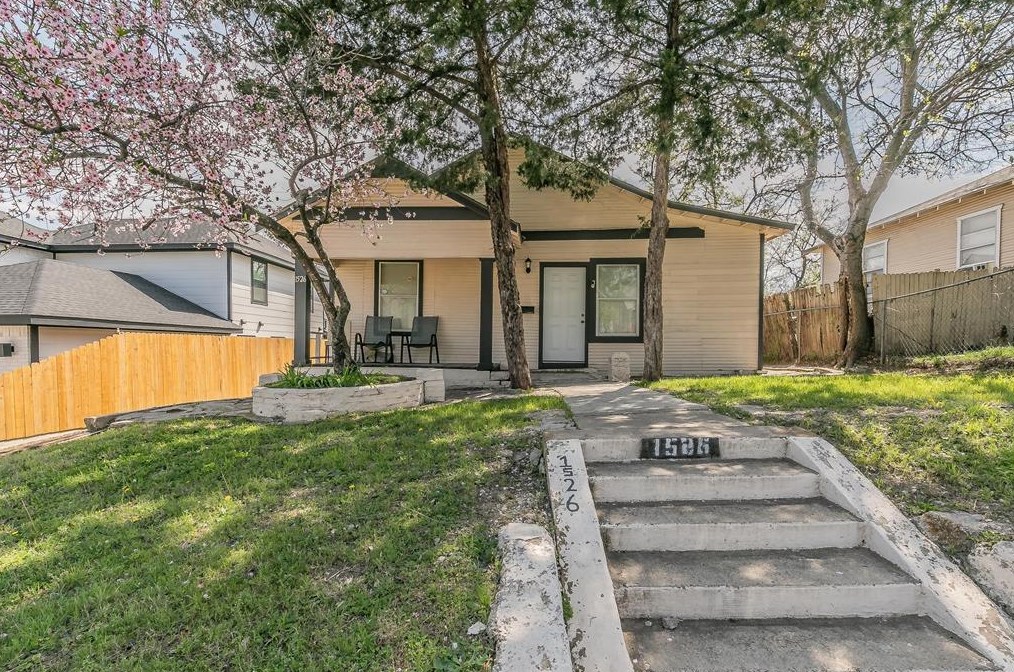 1526 Padgitt Ave, Dallas, TX 75203-3633