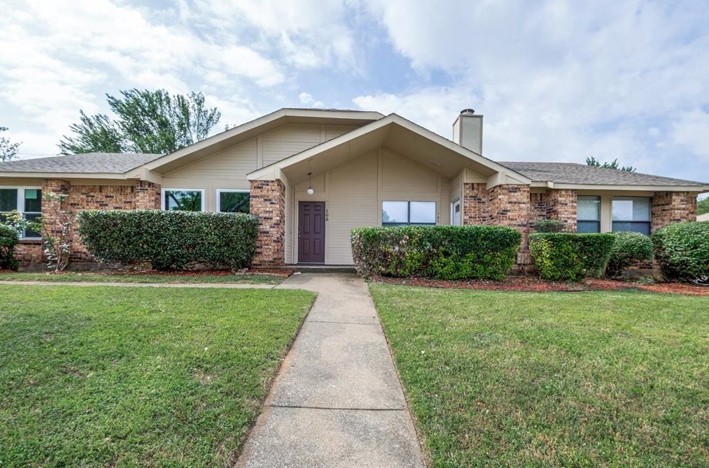 105 Hickory Springs Dr, Euless, TX 76039