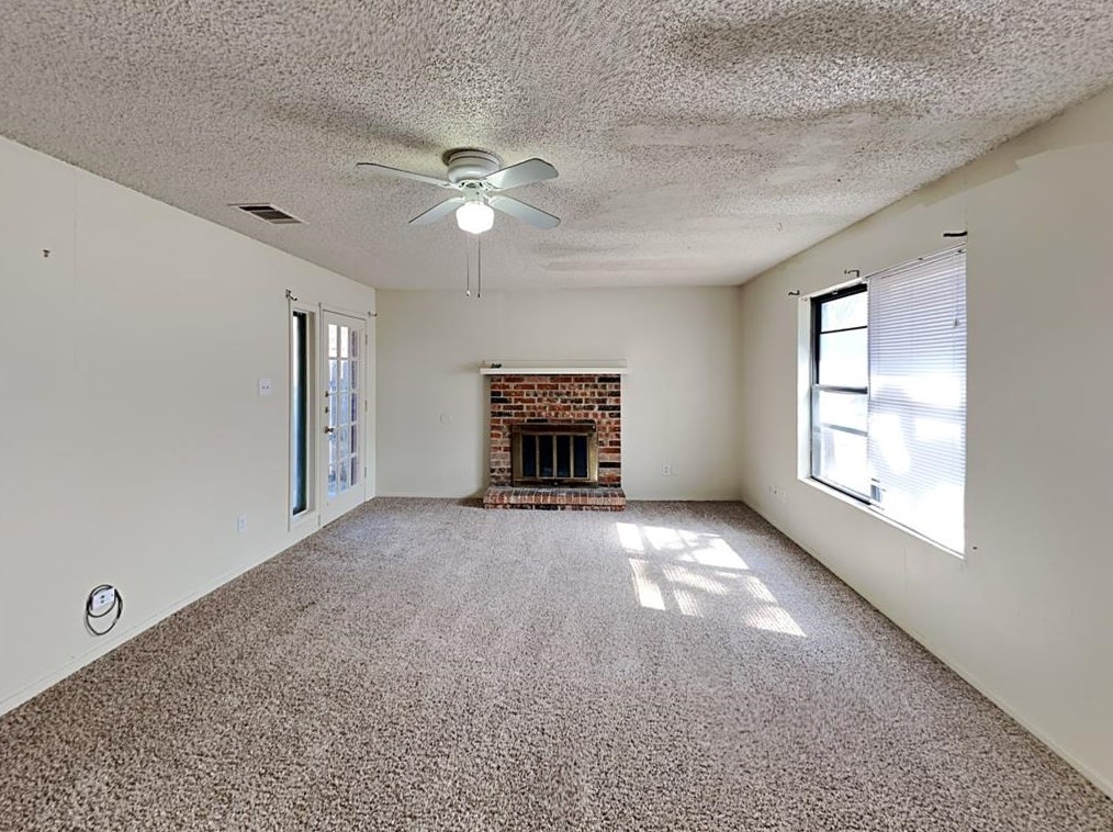 1912 Crooked Ln, Fort Worth, TX 76112