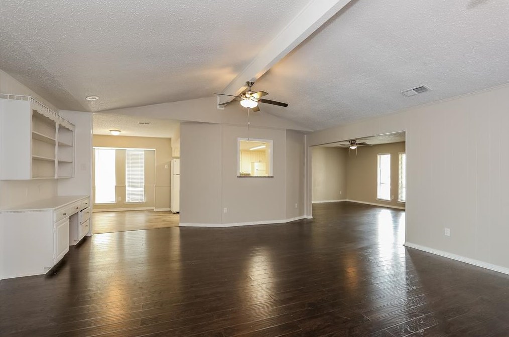 1108 Shadywood Ln, Desoto TX  75115-4132 exterior