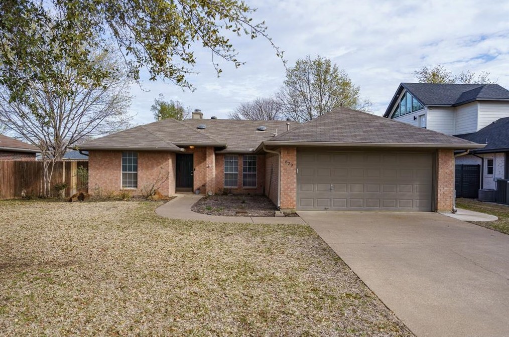 629 Meadow Ln, Roanoke, TX 76262