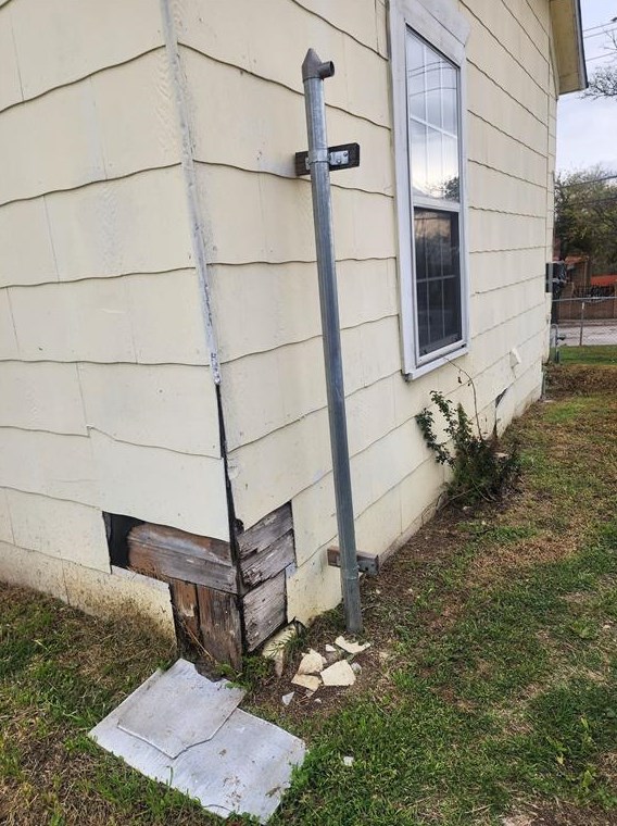 301 Hampton St, Fort Worth, TX 76102-2434