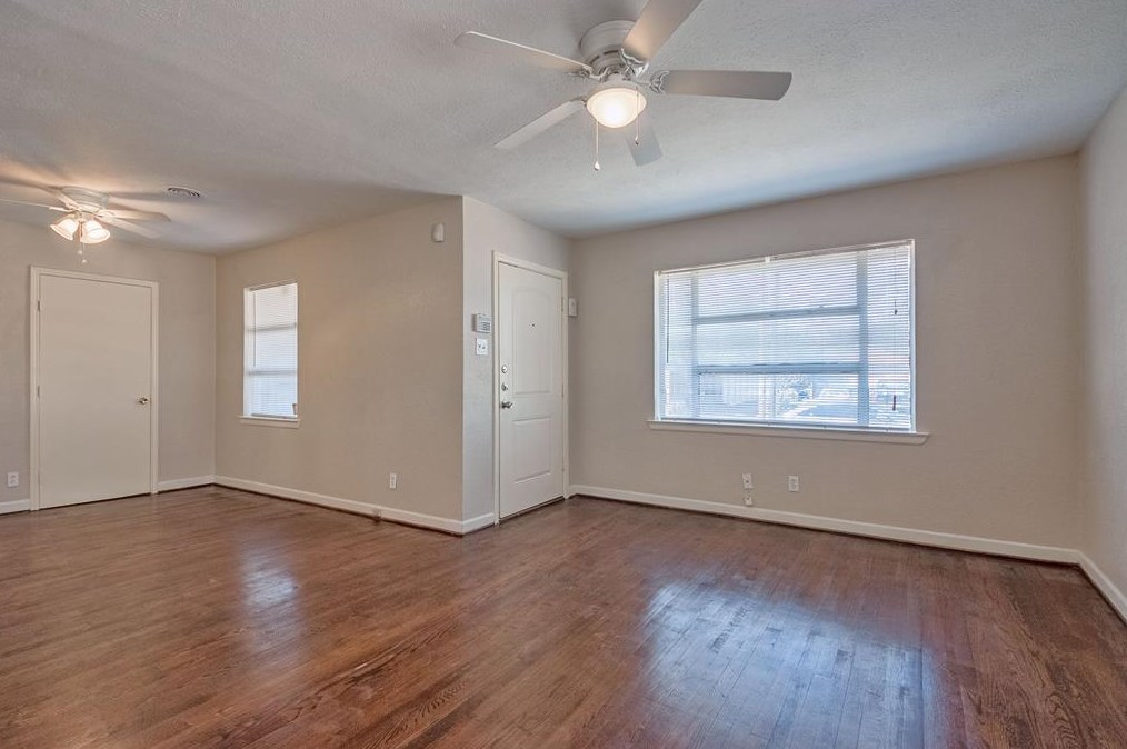 2476 Highwood Dr, Dallas TX  75228-3306 exterior