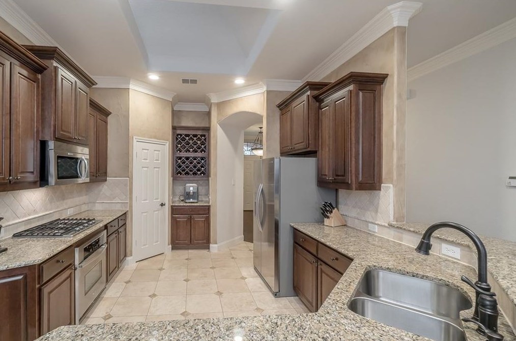 6400 Taprock Dr, Mckinney TX  75070-7966 exterior