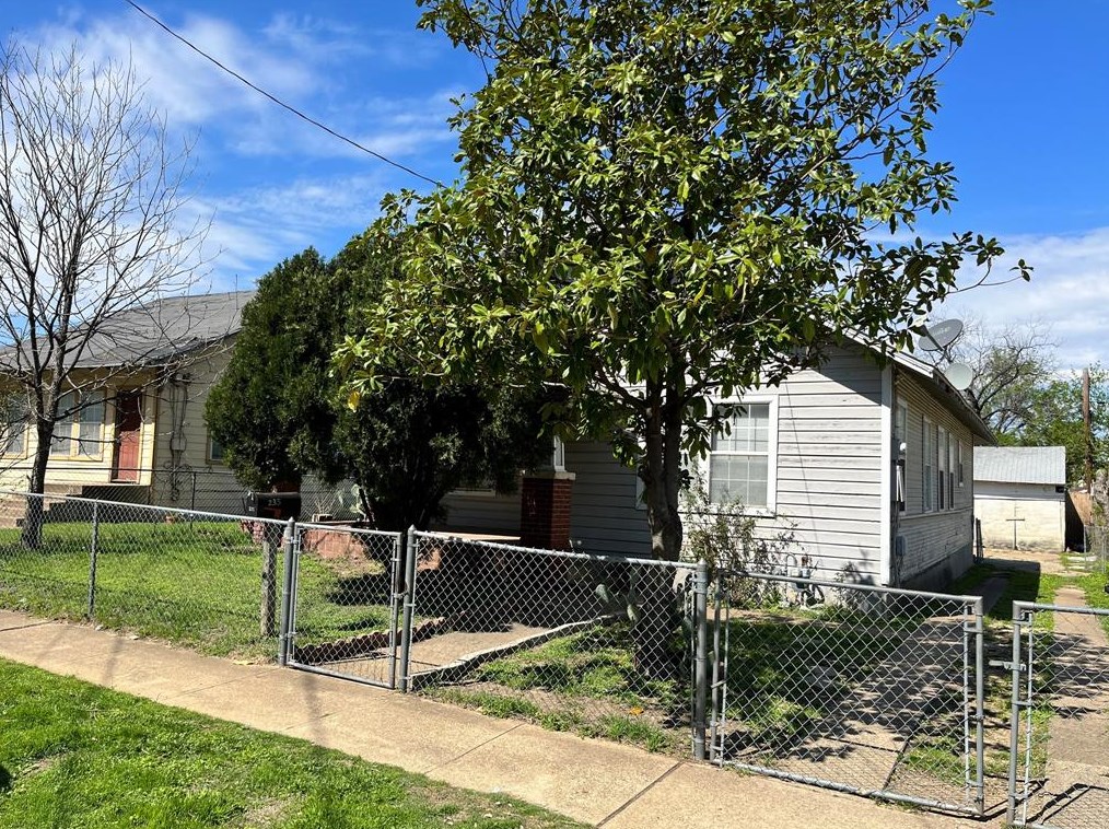 235 Melba St, Dallas, TX 75208