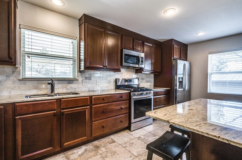 8731 Stanwood Dr, Dallas TX  75228-4110 exterior