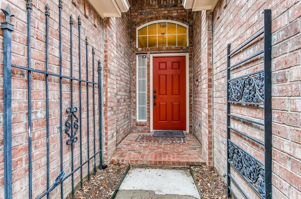4712 Sabine St, Fort Worth, TX 76137