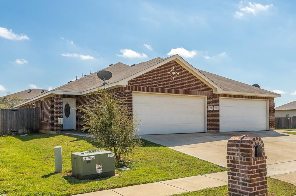452 Canvas Ct, Crowley, TX 76036