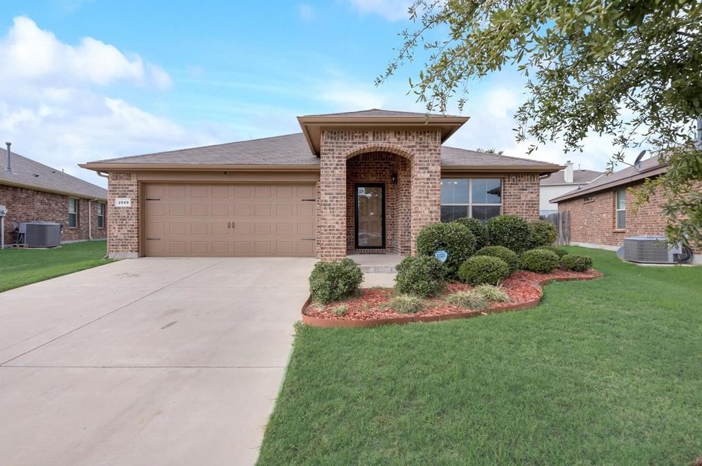 2549 Stonewall Ln, Fort Worth, TX 76123