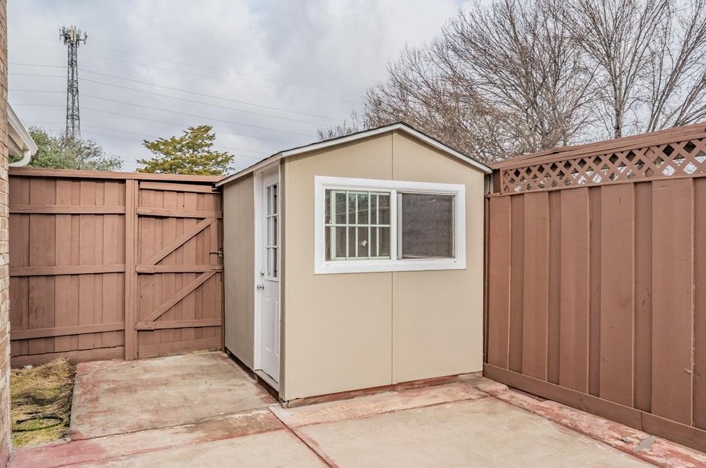 1308 Golden Grove Dr, Mesquite TX  75149-1872 exterior