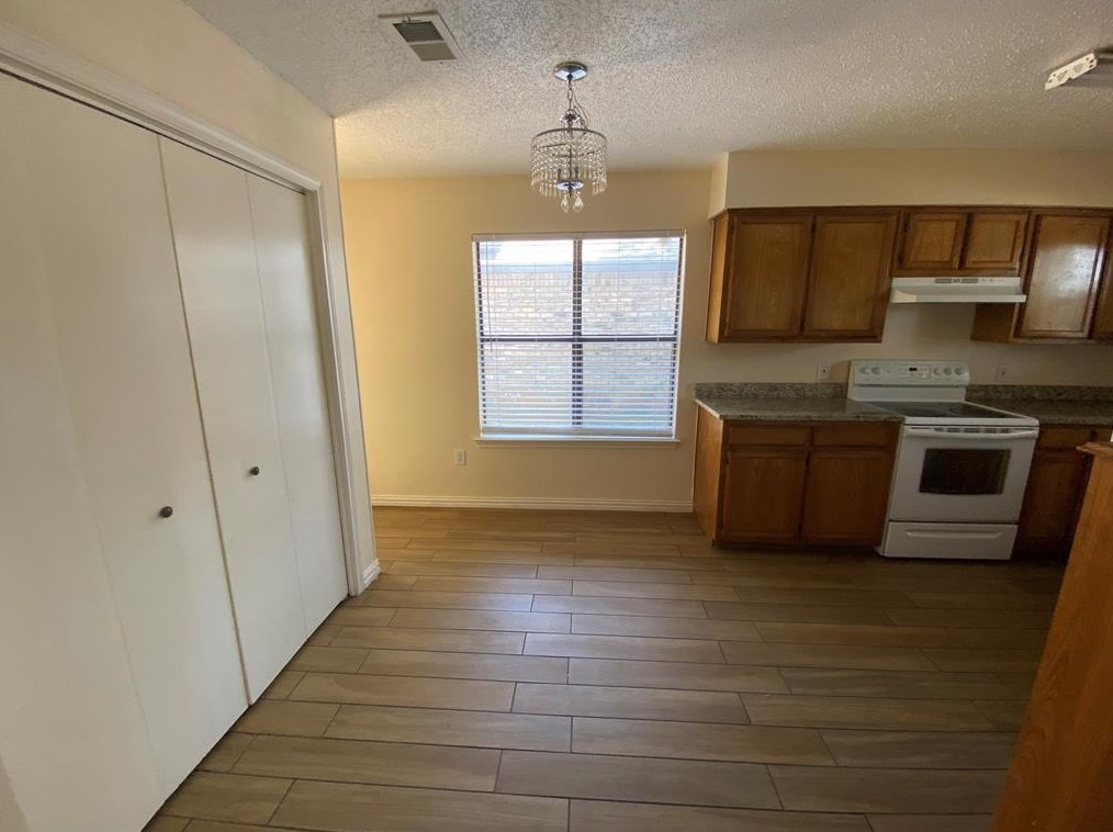 530 Rawls Cir, Irving, TX 75061