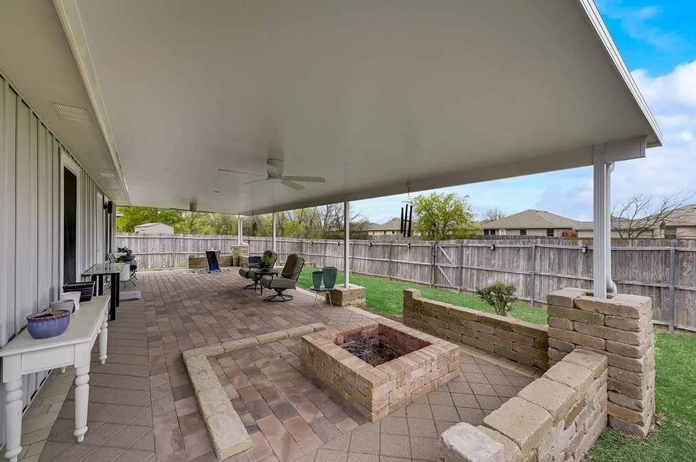 1381 Hillside Dr, Burleson, TX 76028