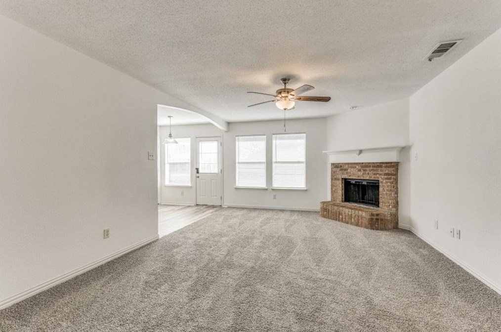 409 Reagan Ln, Burleson, TX 76028