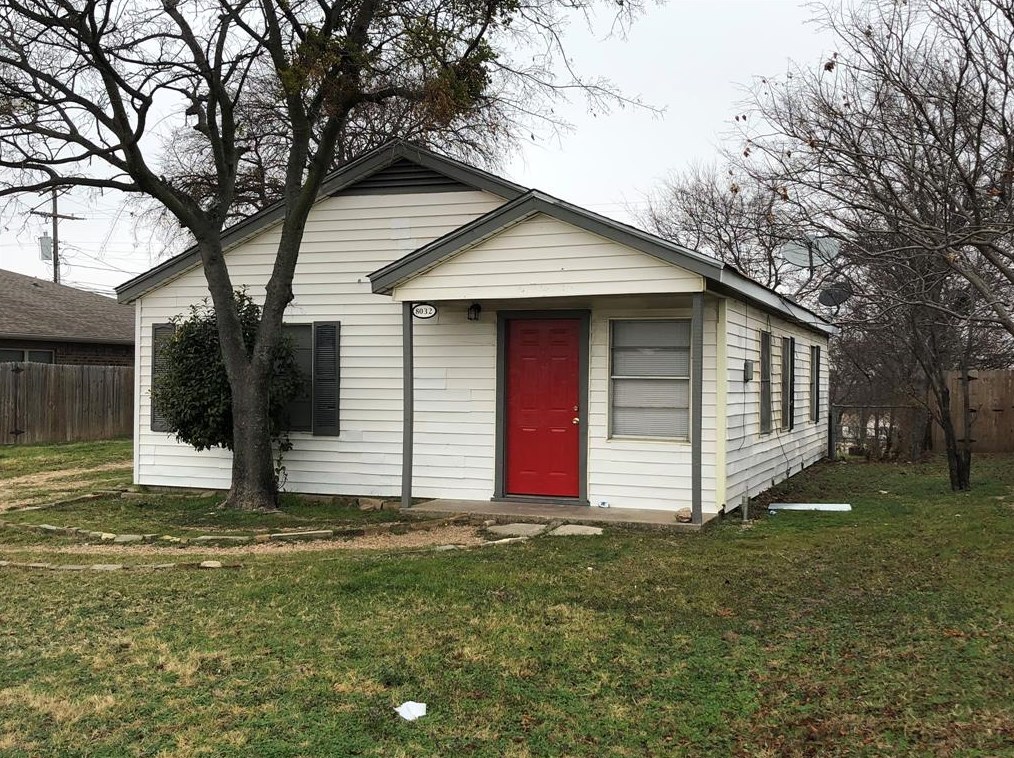 8032 W Elizabeth Ln, Fort Worth, TX 76116