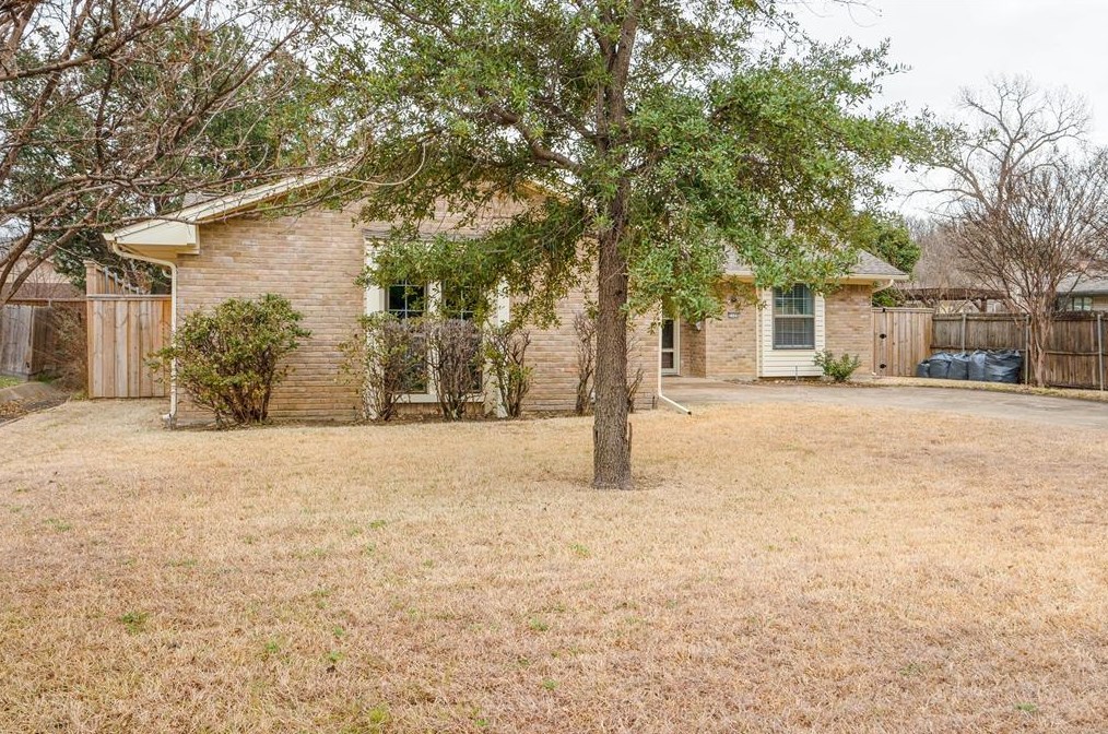 2106 Southmoor Dr, Carrollton, TX 75006