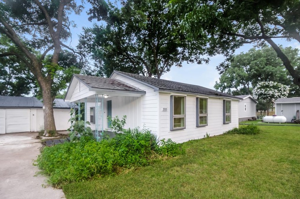 1920 E Stone Rd, St Paul, TX 75098