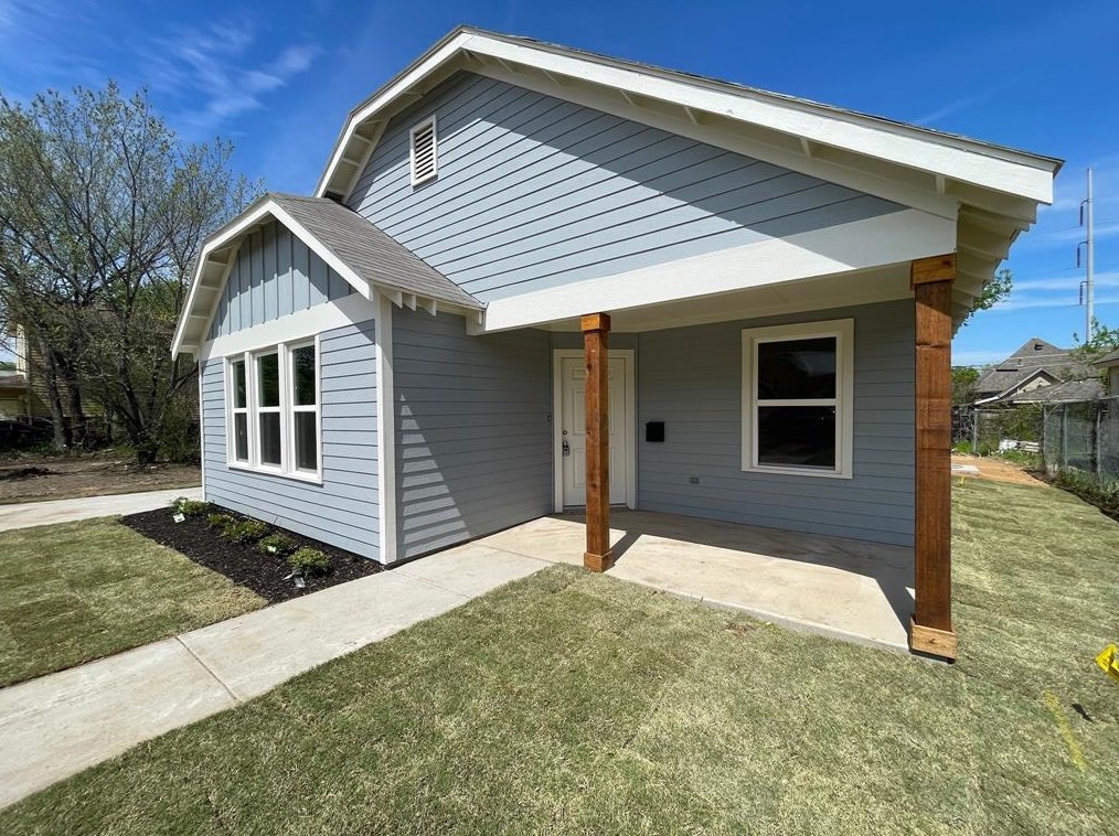 1019 E Hattie St, Fort Worth, TX 76104