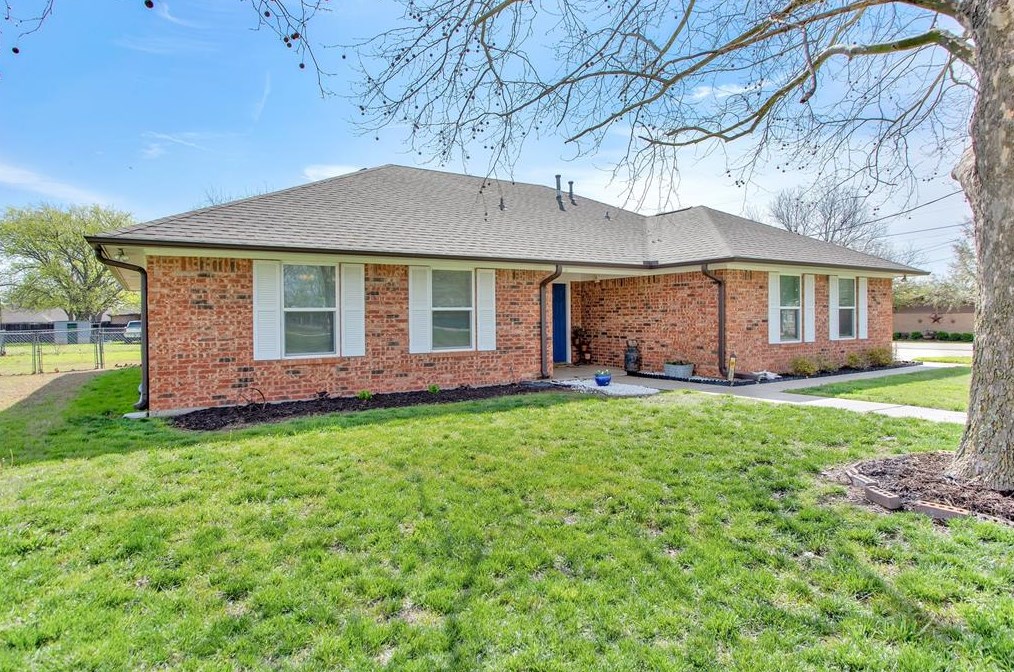 117 S Porch St, Tioga, TX 76271