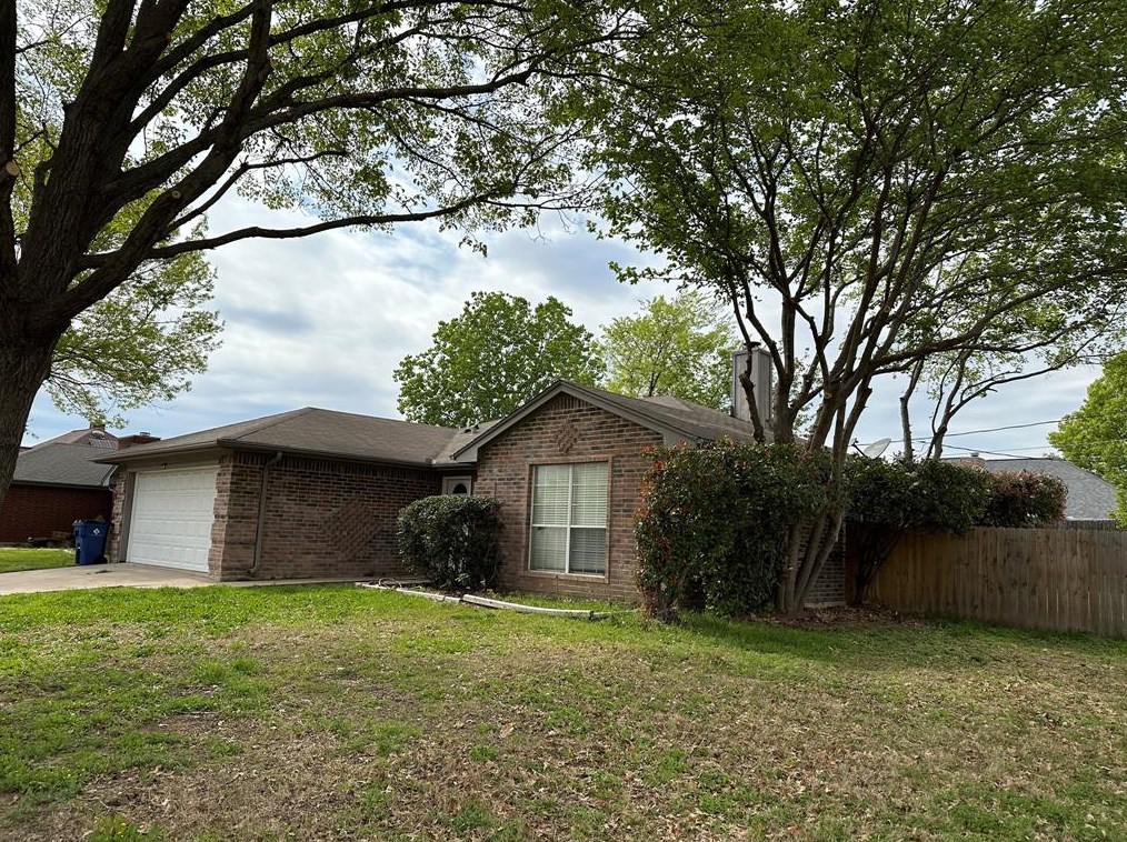 517 Ne Park Meadow Ln, Burleson, TX 76028