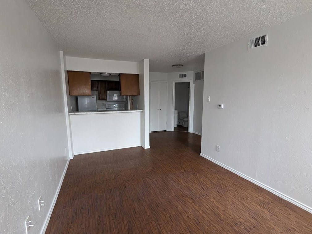 9520 Royal Ln Apt 222, Dallas, TX 75243