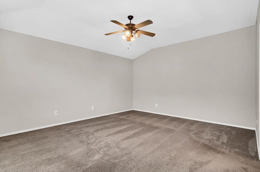 5712 Country Valley Ln, Fort Worth, TX 76179
