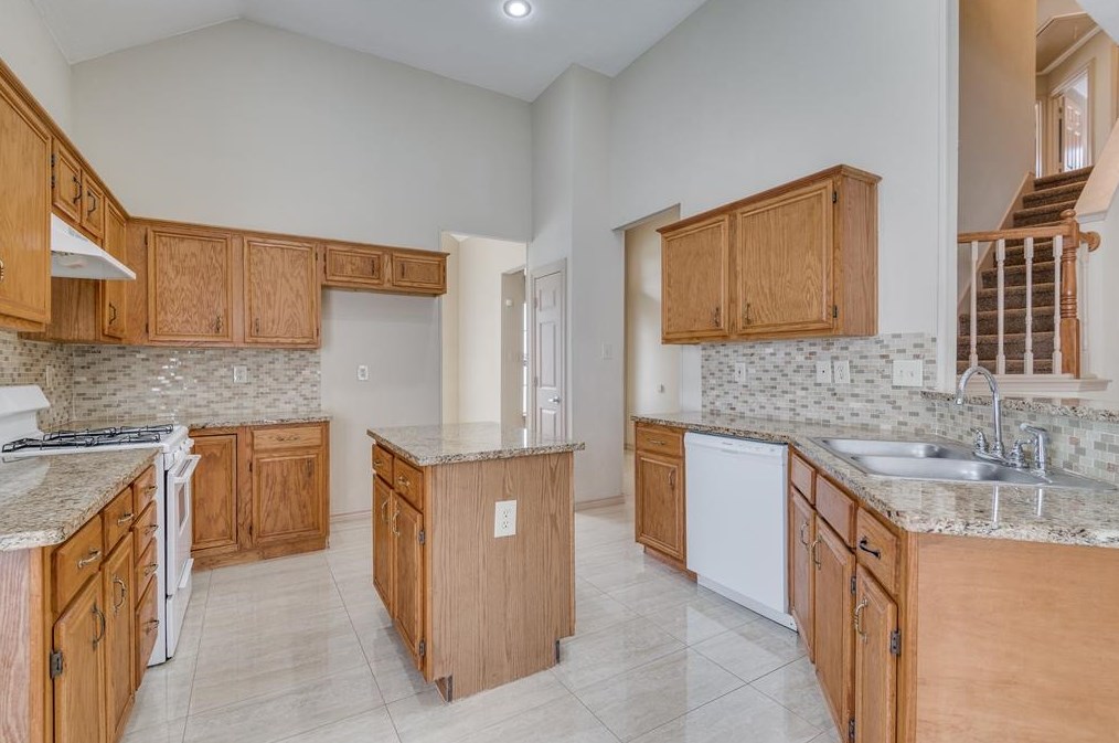 3474 Galaway Bay Dr, Grand Prairie TX  75052-8014 exterior