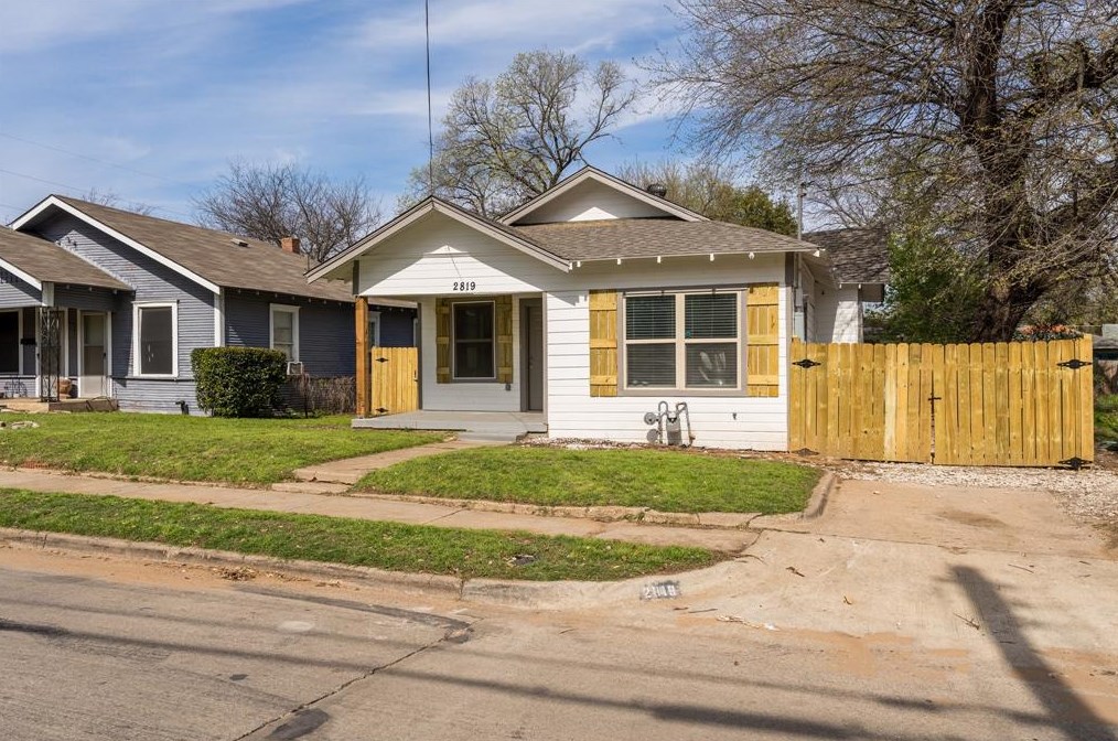2819 Metropolitan Ave, Dallas TX  75215-3555 exterior
