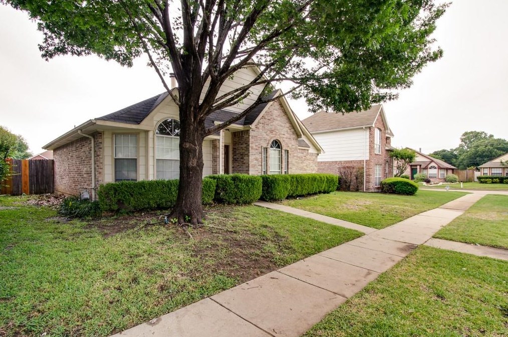 2104 Regency Dr, Lewisville, TX 75028