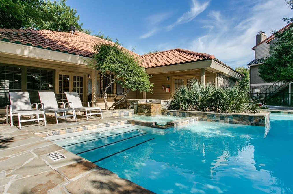 5200 Martel Ave, Dallas TX  75206-5600 exterior