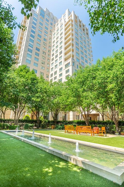 2525 Pearl St, Dallas TX  75201-2229 exterior