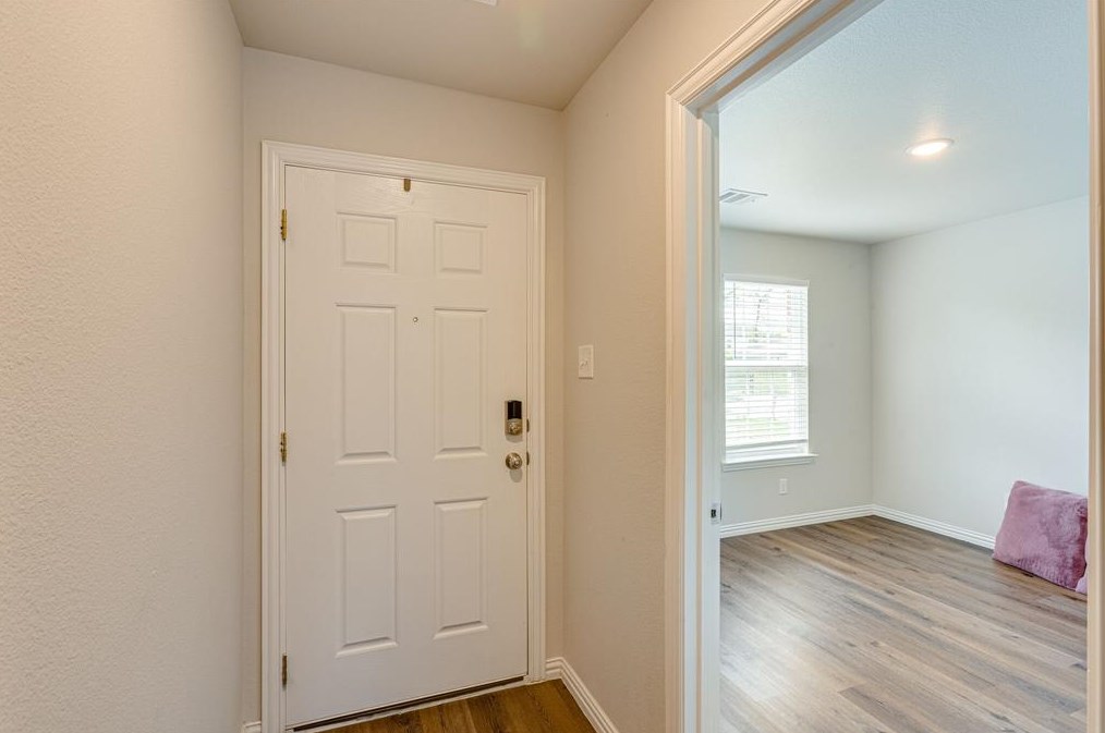 1831 Shaw St, Dallas TX  75212-2536 exterior