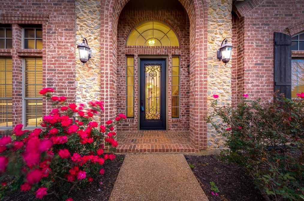 2100 Roadrunner Dr, Lewisville, TX 75022