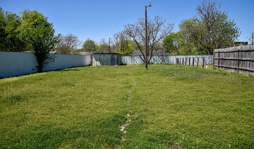 1502 S College Ave, Decatur, TX 76234