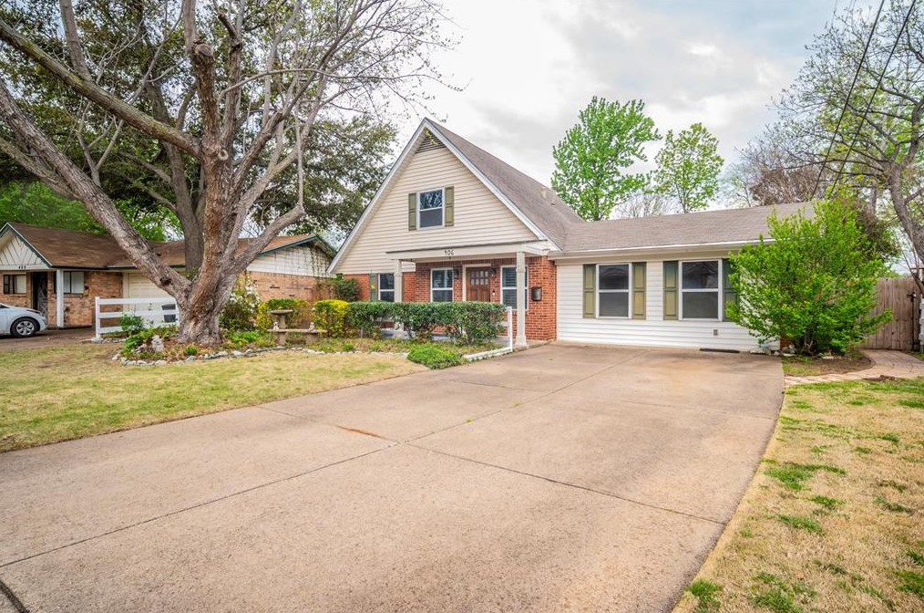 406 Franklin Dr, Euless, TX 76040
