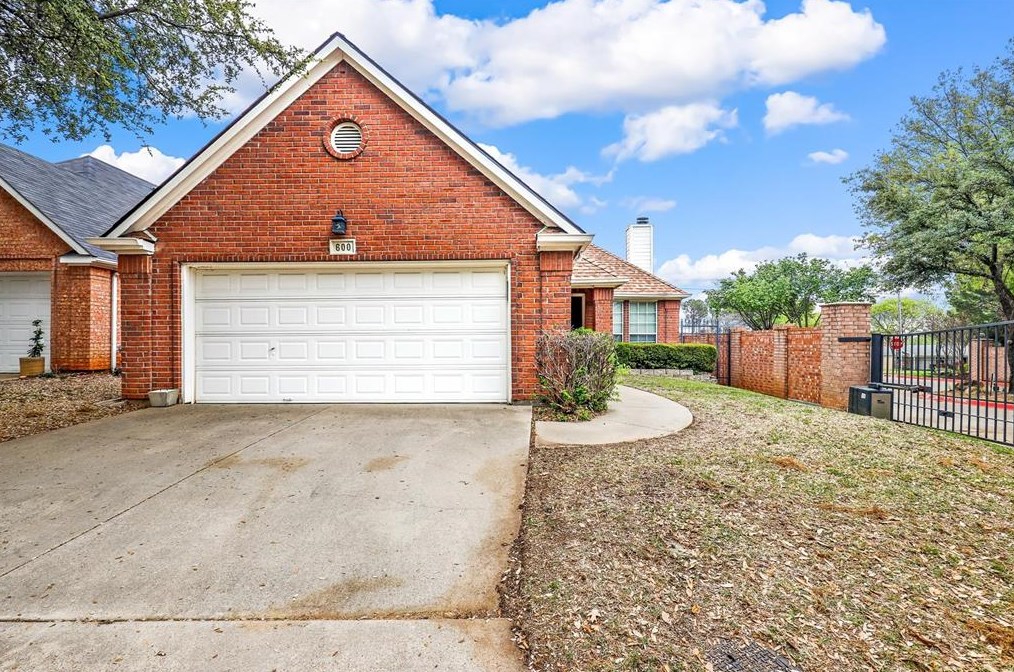600 Ashbrook Ct, Euless, TX 76039