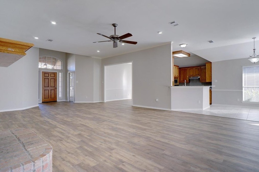 111 Heneretta Dr, Hurst, TX 76054