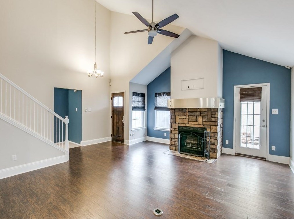 1402 Signet Dr, Euless, TX 76040