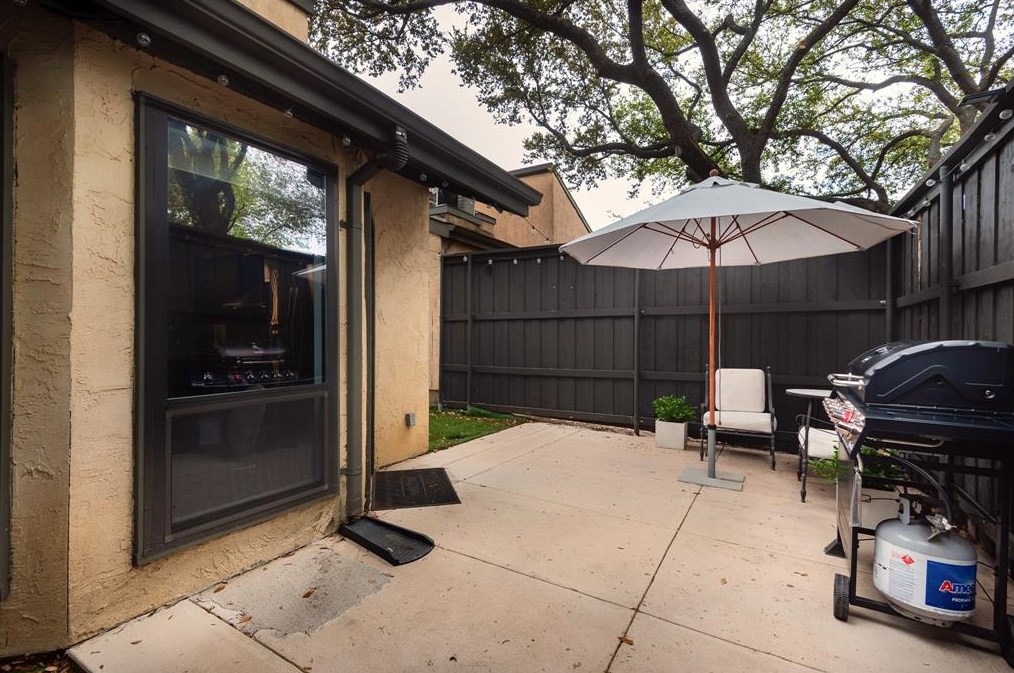 12219 Wightman Pl, Dallas TX 75243-4544 exterior