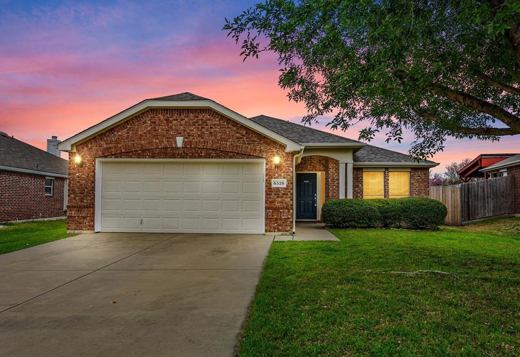 6520 Stone Lake Dr, Fort Worth, TX 76179