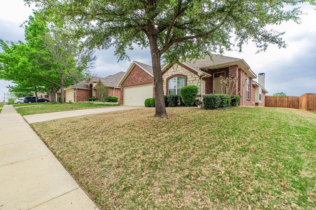 511 Renee Dr, Euless, TX 76040