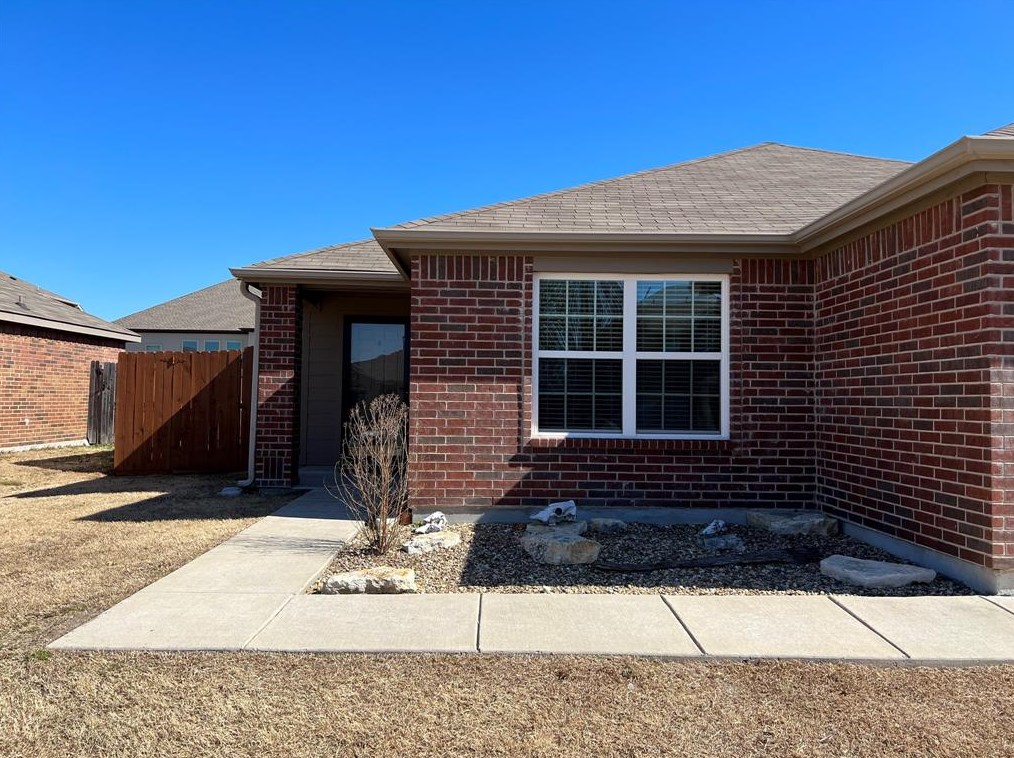 1427 Swan Ridge Dr, Sherman, TX 75092