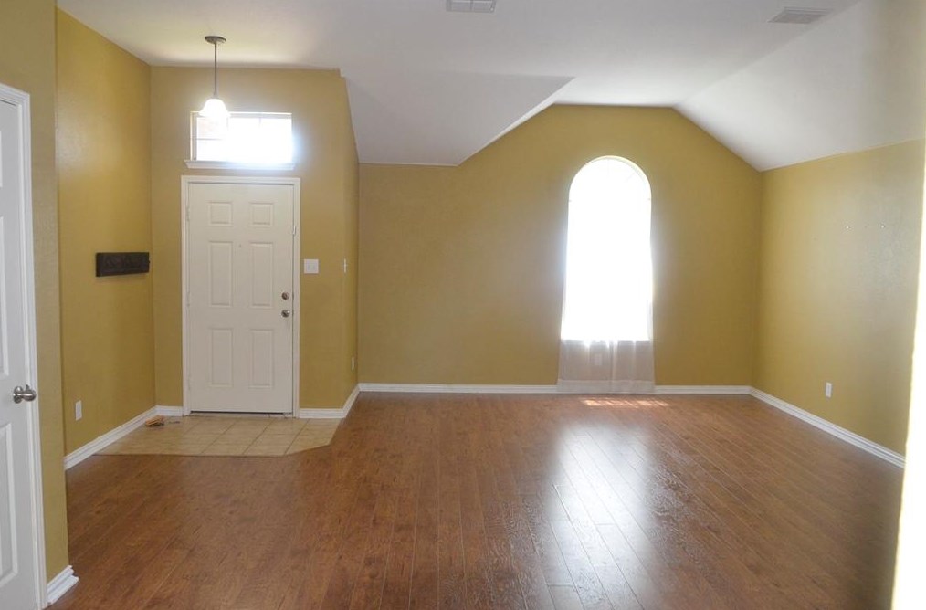 951 Bowie Dr, Lavon, TX 75166