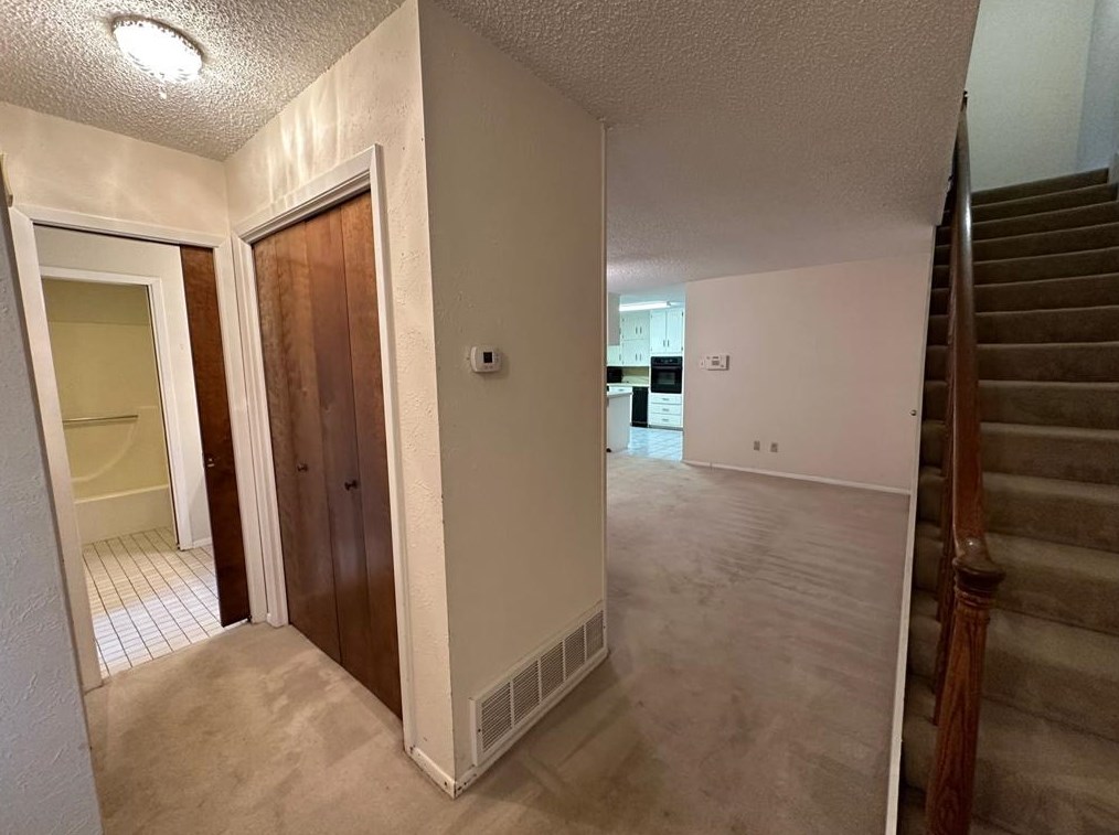 985 Chateau Valee Cir, Bedford, TX 76022